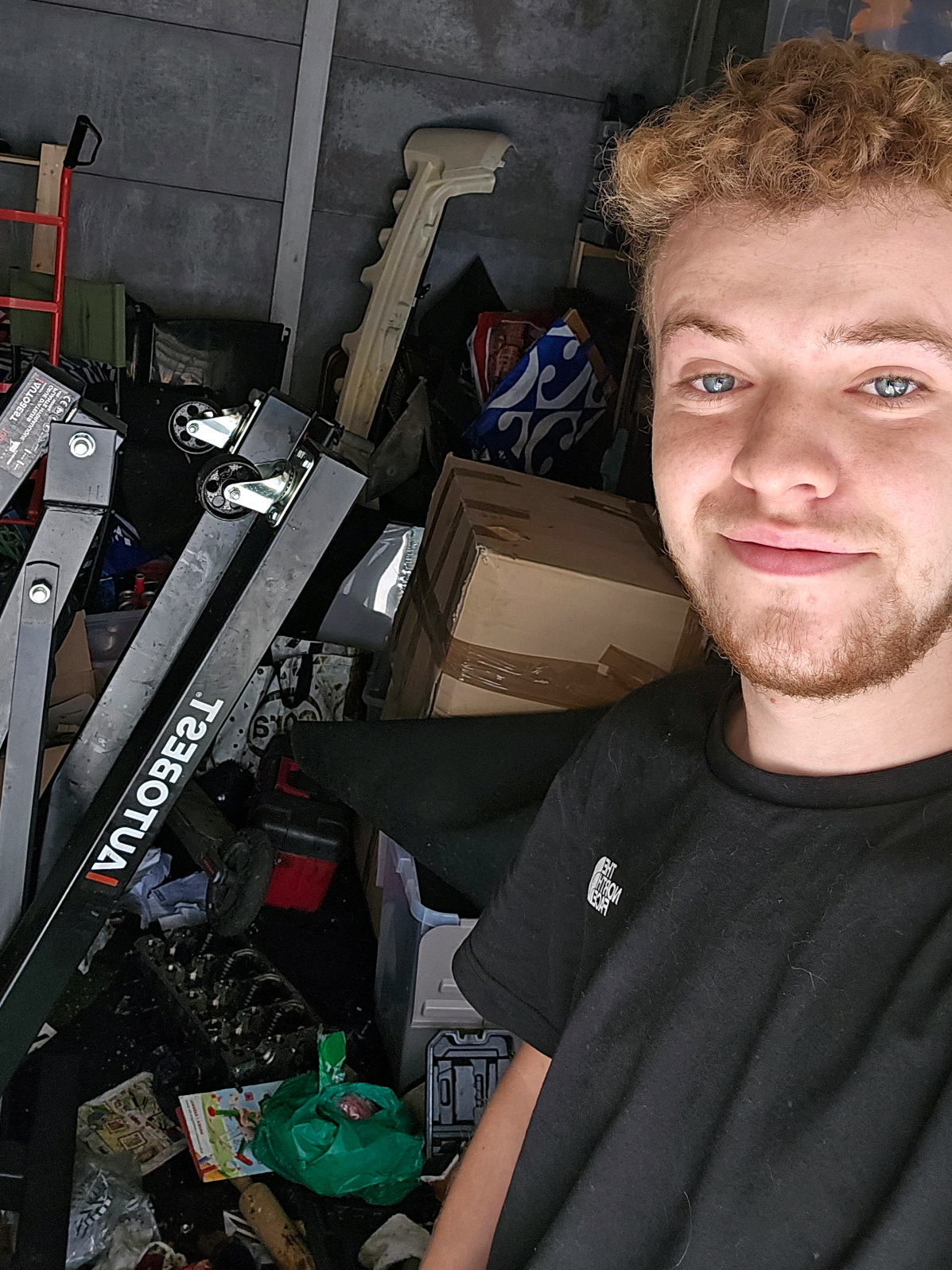 A post by @cseb_officiel on TikTok caption: Après les réparations place au rangement et nettoyage du garage c troooo lbordellll 😅😂