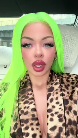 A post by @katjakrasavice on TikTok caption: REGEL 1: EINE BUNDESKANZLERIN HAT KEINEN SCHAM 🙅🏼‍♀️💚