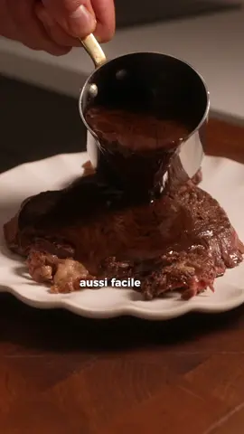 A post by @qistoh on TikTok caption: Série Sauce Épisode 6 : Sauce Marchand de Vin 🥩 #recette #cuisine #chef #sauce #serie #food #viande 