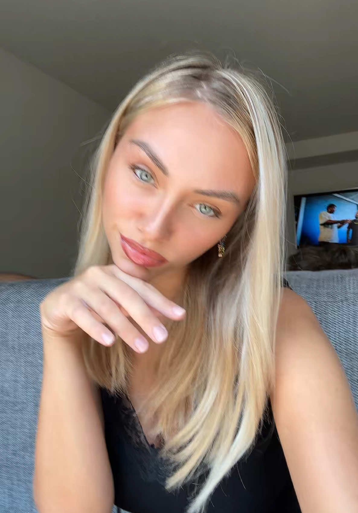 A post by @elisamalchiodi on TikTok caption: Mi fai una pic?
