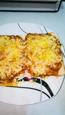 A post by @halimo9128 on TikTok caption: #quraacdaan waa fara iska dhuuq #waa kaheli doontaa 