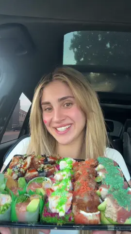 A post by @mikasamamito on TikTok caption: #viral #mikasa #sushi #lachs #mukbang 