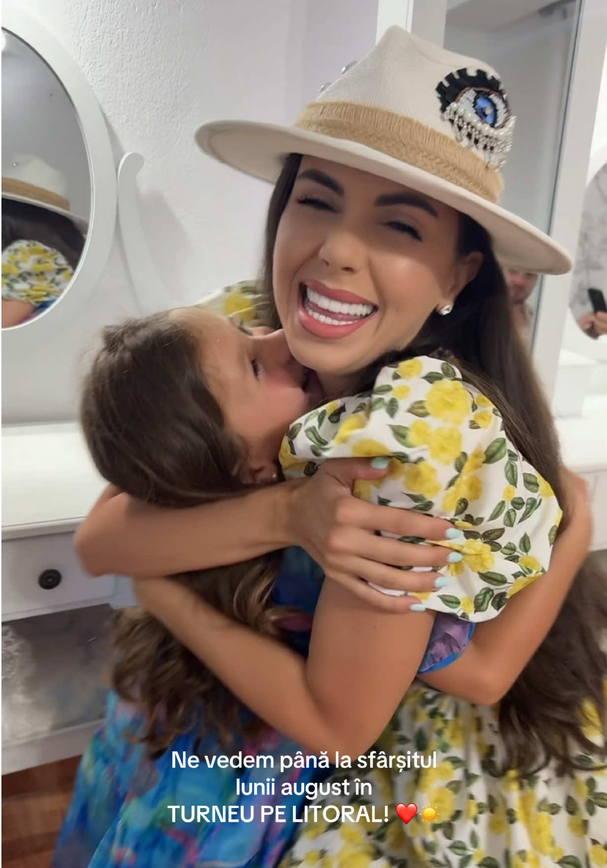 A post by @georgianalobont on TikTok caption: Doamneeee, ce bucurie pe mine când sunt cu copiii mei! 🥹😍 #georgianalobont #foru #viralvideos #live #aloviatamealobont #myfamily❤️ 