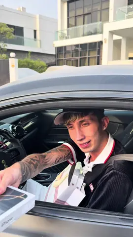 A post by @chusiitoo on TikTok caption: Le di este iPhone por seguirme 😳🎁