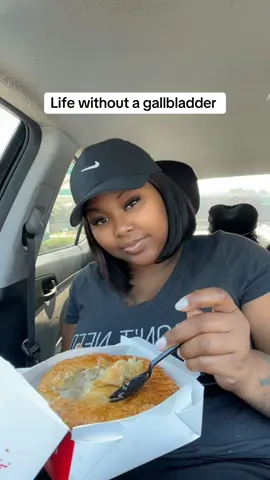 A post by @taylorbnice on TikTok caption: I’m not even losing weight from not eating 😩 #gallbladder  #gallbladderremoved  #stomachproblems  #pain #hungry 
