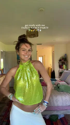 A post by @lexxhidalgo on TikTok caption: This inspired me to dress like fancy Nancy everyday