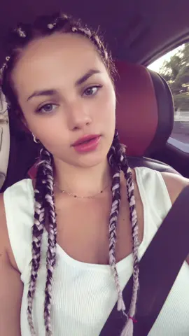 A post by @claudiagonta08 on TikTok caption: #Viral 