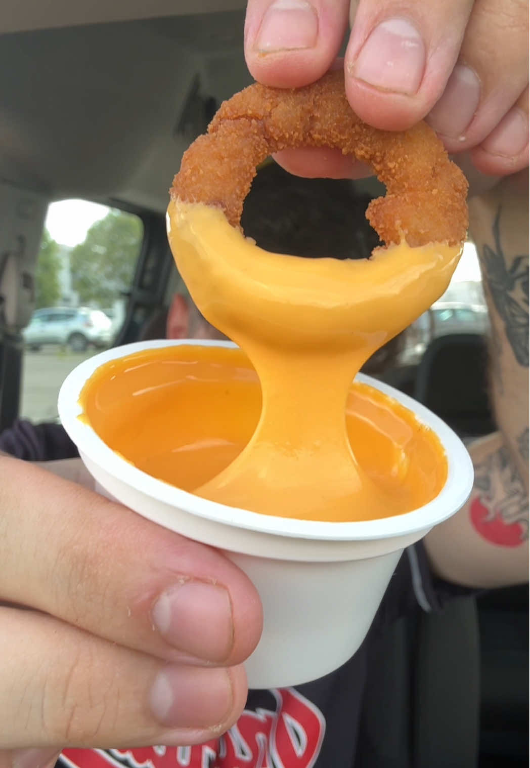A post by @seizemay on TikTok caption: J’ai testé les 2 Nouveaux Burgers de chez Burger King !! 🍔 (cette vidéo n’est pas une collaboration) #degustation #burger #burgerking