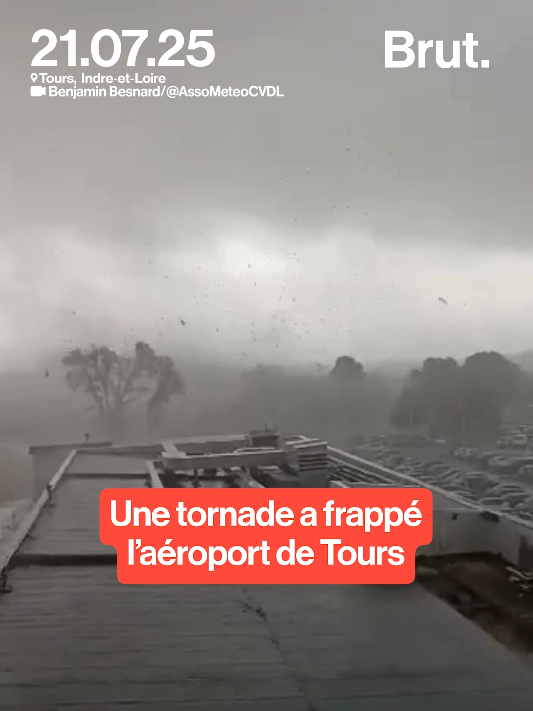 A post by @brutofficiel on TikTok caption: Une tornade filmée à l’aéroport de Tours. La scène a eu lieu le matin du 21 juillet 2025, alors qu’un "un orage actif" circulait rapidement au nord de la ville selon l’association Météo Centre-Val de Loire. Quelques dégâts matériels sont à déplorer.