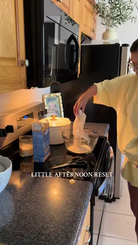 A post by @sumford on TikTok caption: My red flag: thinks cookies are needed daily 🍪🚩