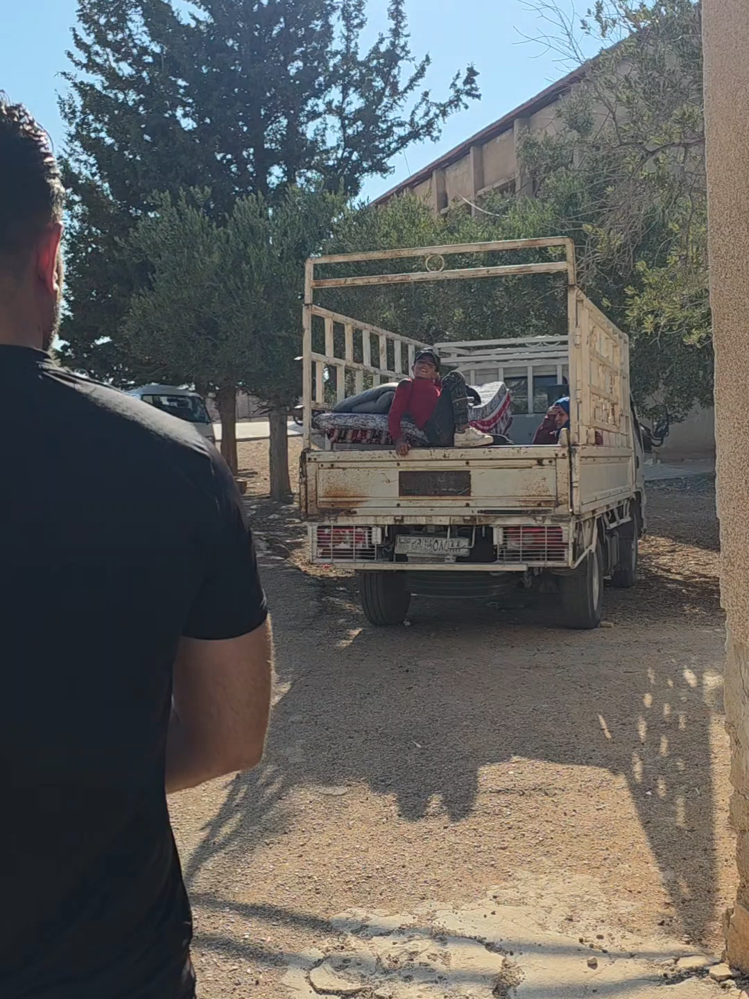 A post by @jamil_alhasan on TikTok caption: ميليشيات هجري الأسد تهجر الآلاف قسراً من السويداء
