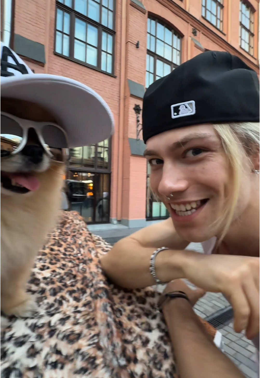 A post by @4unkeeei on TikTok caption: она так лезет на рожон 😻