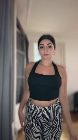 A post by @marya_trc1 on TikTok caption: #tzancauraganu #🇹🇩 #🇪🇸 #paratiiiiiiiiiiiiiiiiiiiiiiiiiiiiiii #pentrutine #viral #fyp #5pasidebine 