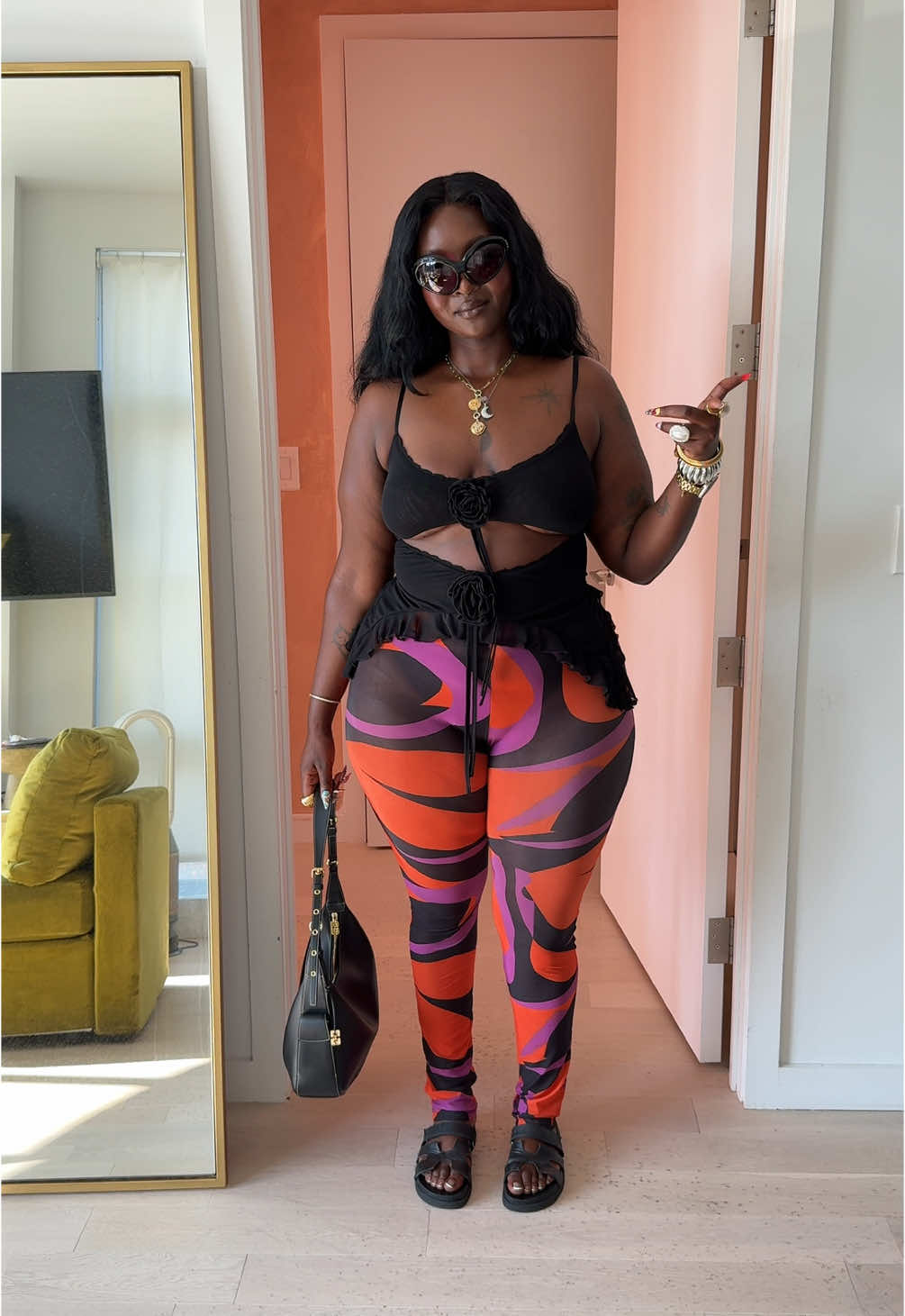 A post by @simimoonlight on TikTok caption: 💋💋💋