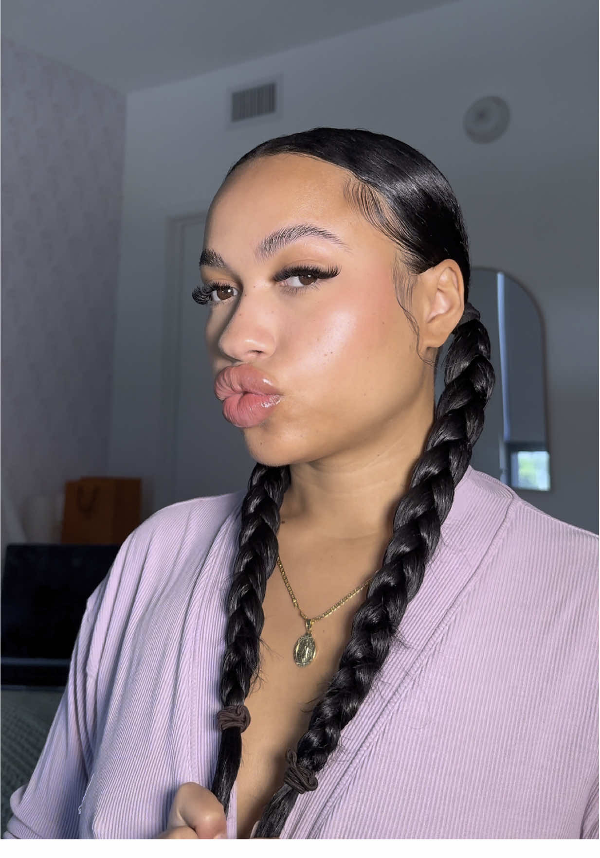 A post by @zizzysizzle on TikTok caption: Hair and makeup☺️ #easymakeuptutorial #hairtok 