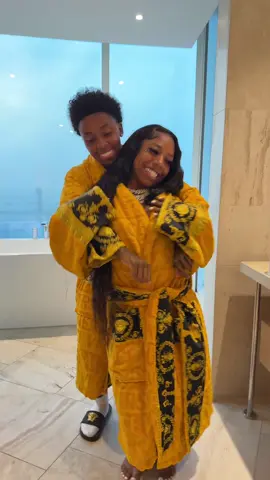 A post by @rkempiiree on TikTok caption: DUBAIIIII ✨!!!
