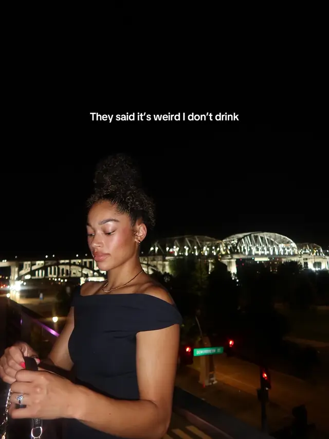 A post by @brownjadaa on TikTok caption: Abs sponsored by college basketball I’m deleting this in an hour goodnight #fyp #trend #sixpack 