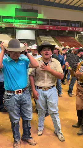 A post by @bailes_dfw on TikTok caption: Los jarikids 🤯😂 #pareja #fyp #bailestiktok #novios 