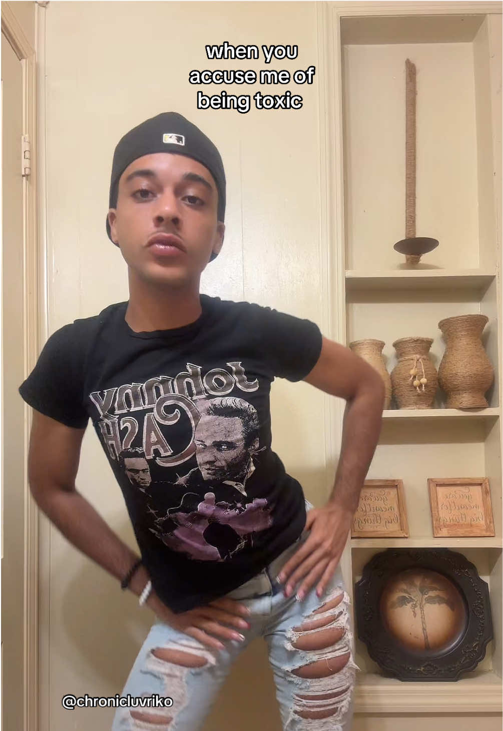 A post by @chronicluvriko on TikTok caption: I mean not purposely bc I don’t think it’s cute at allll 😂 it’s kinda like shaking a soda and opening it right afterwards 😭 SPEECHLESS 💪🏾🔥 #fypシ #trending #quote #mood #greenscreen 