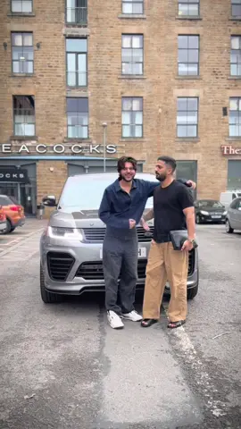 A post by @nadeemmubarakofficial on TikTok caption: Welcome to London✨ #nadeemmubarakofficial #nadeemnaniwala #rajabbutt 