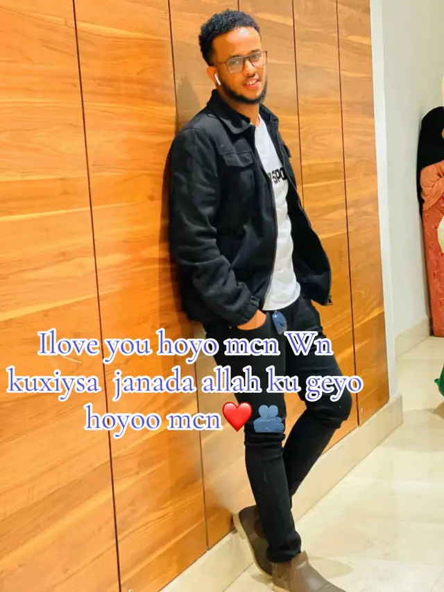 A post by @mohamedabdi7544 on TikTok caption: Hoyoo Illahay hanodayo Aniga iyo intii muslina 
