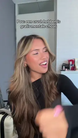 A post by @jahlyssiawithagen on TikTok caption: Delusional zijn en overthinken 😂 #herkenbaar 