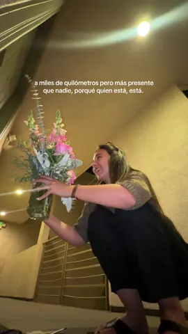 A post by @paulisls on TikTok caption: sabiendo que estoy en los ángeles, sola y que fue mi cumpleaños ayer, no pido absolutamente nada más.     El mejor regalo del mundo. (yo pensando que estas cosas no me pasarían en la vida) wykyk. 