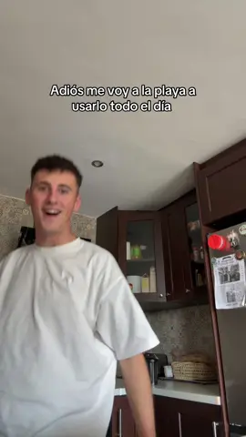 A post by @diegxnister on TikTok caption: Hombre detecta metal, hombre feliz.