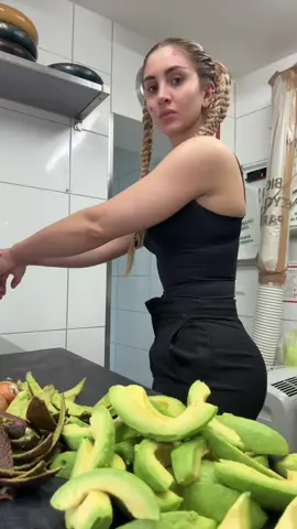 A post by @mikasahanma on TikTok caption: #mikasa #sushi #viral 