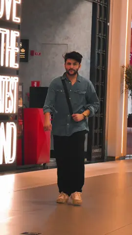 A post by @ali_khan110 on TikTok caption: #CapCut pichy kon hai commnts kren 😂😂😂 #ali110hyderabadi 