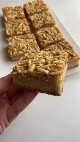 A post by @cuisine_11__facile on TikTok caption: Avec un bon café au lait un régal 🤤 🍉Ingrédients: -1 verre de sucre (contenance du verre 200ml) -2 œufs  -1 verre d’huile de tournesol  -1 pincée de sel  -Arôme /zeste de citron  -2 verres et demi de farine  -1 sachet de levure chimique  -4càs de confiture d’abricot •Cuisson: 30-35min à 180 degrés  #gouter #gateaualgerien #ideerecette #ideegouter #goutertime #goutermaison #cuisinefacile #cuisinetiktok #tiktokcooks #cooking #gateautraditionnel #recettefacile #recetterapide #recettesimple #pourtoii #pourtoipage #foryouu #foryoupagе #frypgシ #explorepage✨ #explore #tik_tok #CapCut 