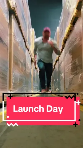 A post by @scotty.k.fitness on TikTok caption: Drops Noon CST 🕛 on the Ryse website (Nate’s okay) ❤️ #coffee #cake #coffeecake #protein #new #macro #nutrition #supplements #ryse #signature #mine #what #ouch #run #athlete #launch #chase 