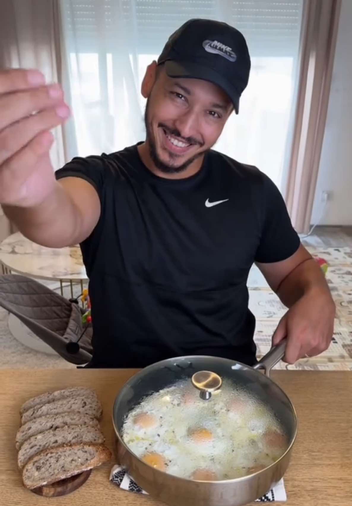 A post by @cestarpinbon on TikTok caption: Les œufs Croustillants 😋😋 👻 : Cestarpinbon #recettes #ideerecette #recettesimple #recetterapide #recettefacile 