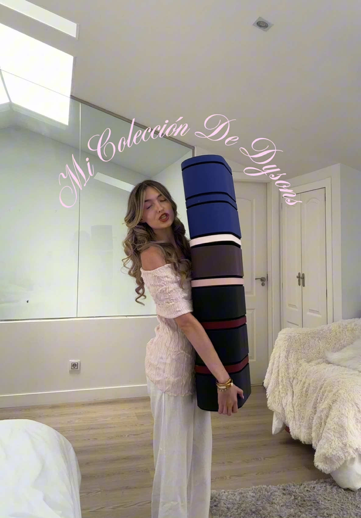 A post by @nerea.laandaa on TikTok caption: mi colección de dyson airwrap 🤍🌸 os dejo más cositas por insta! 🫶🏻 loveuuu #nerealaandaa #dysonairwrap #dyson #haul #haultok #prhaul 