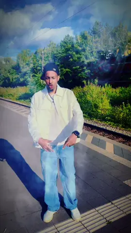 A post by @aydarusflip on TikTok caption: #duet #foryoupage❤️❤️ #xamarcadey🇸🇴🇸🇴🇸🇴🇸🇴 #Viral #Stitch #musica #comedia 