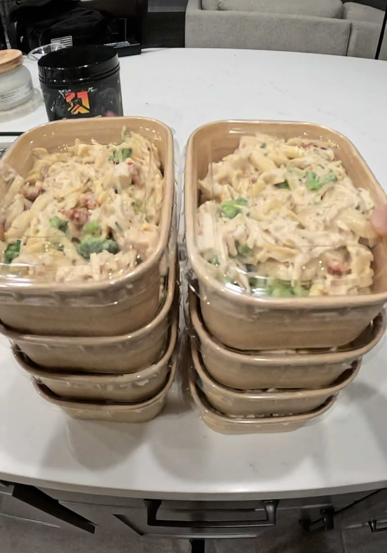 A post by @cookingforgains on TikTok caption: 560 calories 60g protein 20g fats 43g carbs makes 10 meals! 60 ounces of chicken breast 1 block 1/3 fat cream cheese 3/4 cup fat free cheese 1 bottle flyin saucy garlic parm sauce 8 ounces fat free fair life milk reshape bottle for again  You’re going to cook on high for 3 hours While that’s cooking 30 minutes before the chicken is done, you’re going to start cooking two boxes of Bonzo pasta add that into the crockpot followed up with 10 servings of boiled broccoli with a additional 3/4 cup fat free cheese. Mix plate into 10 bowls, equally as possible and enjoy follow me for more high protein tasty idea ideas! #cooking #CookingHacks #cookingtiktok #protein #mealprepideas #mealprep #pasta #slowcooker #crockpot #crockpotrecipes #chicken