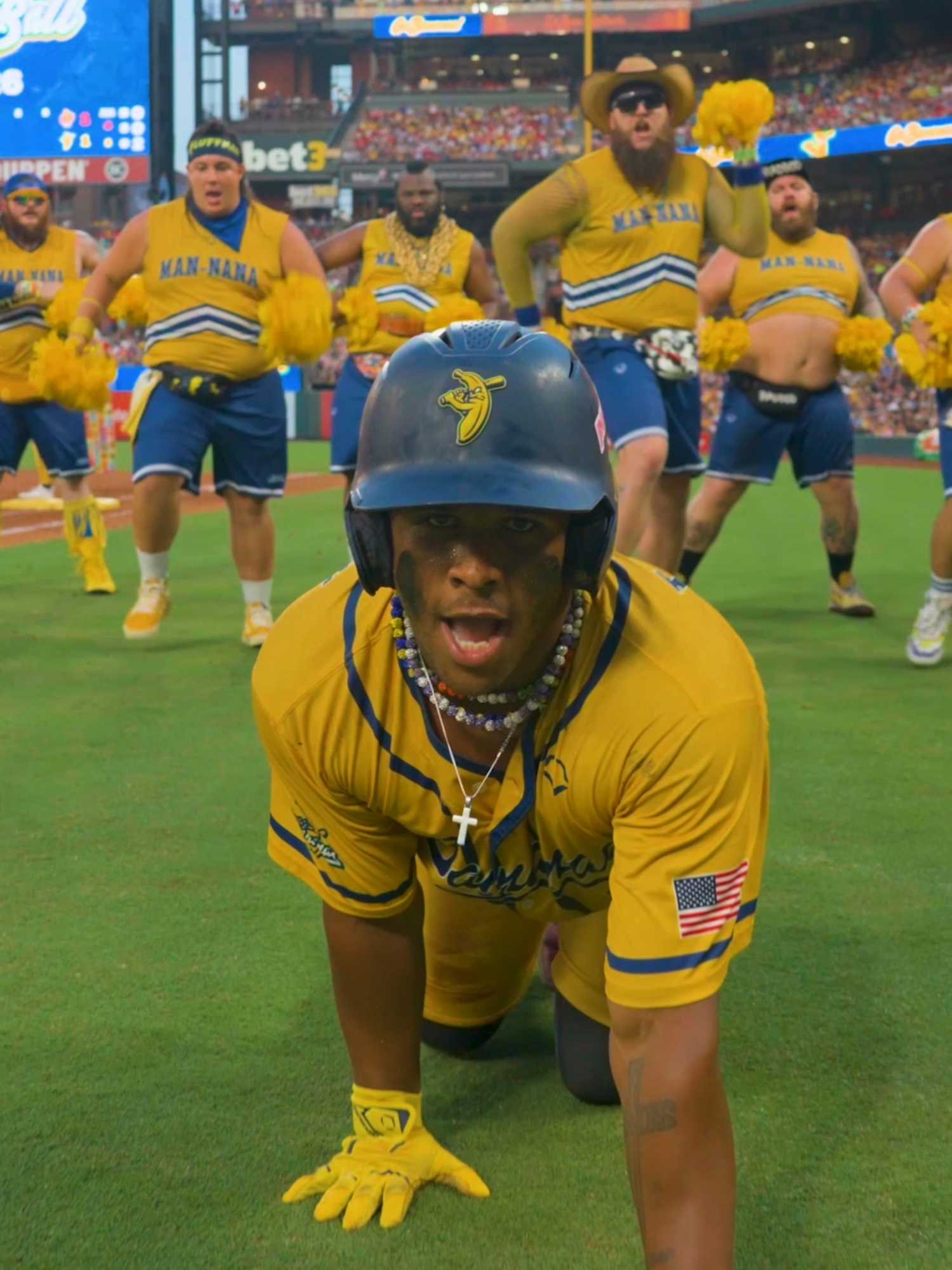 A post by @thesavbananas on TikTok caption: there is nothing else to say besides they ate this up🤷‍♂️ @tyy2flyy #savannahbananas #bananaball #britneyspears #gimmemore #transition