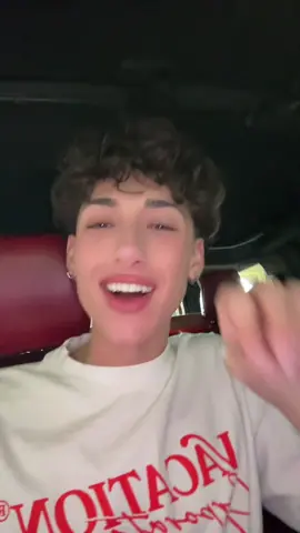 A post by @daus_mendoza on TikTok caption: I love my friends🥺