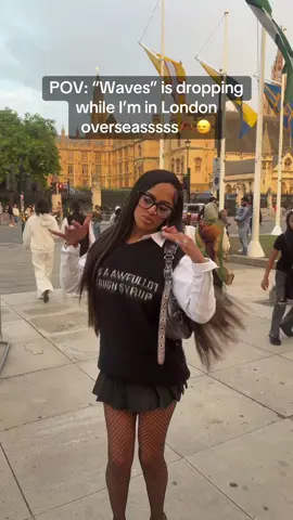 A post by @theahnamac2 on TikTok caption: OHHHHHHHH 🌊  #fypシ #fyp #viral #ahnamac #london #newmusic 