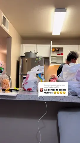 A post by @jonasymikeoficial on TikTok caption: Respuesta a @Josefina Larios396 Chicharrón en salsa verde 😋 #fyp #foryou #foryoupage #fypシ #parati #couple #CoupleGoals #marriage #marriedlife #love #cooking #food #comida #Viral #viralvideo #viraltiktok 