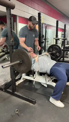A post by @kyliegaskell on TikTok caption: #upperlower #fyp #gym 