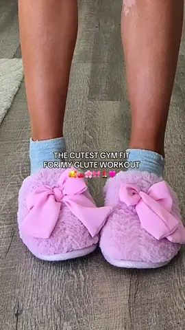 A post by @hopesgroo on TikTok caption: The slippers match too 💫💫💫🤍🤍🤍 GYM TIME YAYA #gluteworkout #GymTok #grwm 