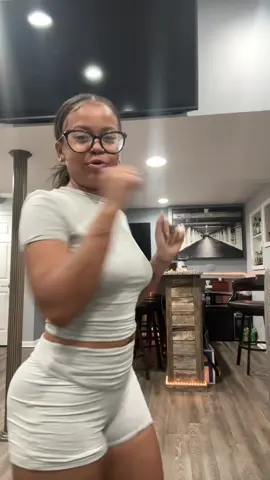 A post by @its_niakay on TikTok caption: #tiktokshop 😍😍😍😍