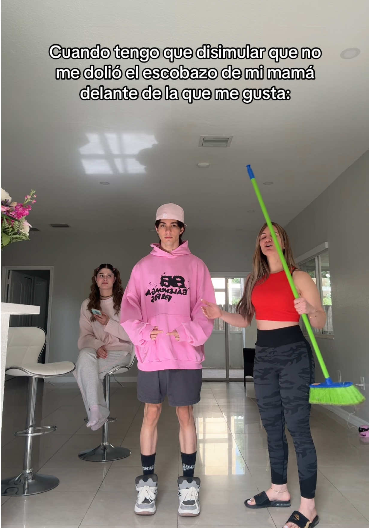 A post by @carlhoos_ on TikTok caption: Ni me dolió 🥺😔 #carlosalbertofuentes #carlhoos_ #carlosalberto 