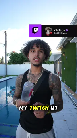 A post by @qtclaps on TikTok caption: Twitch : Qtclaps #streamer #content #qtclaps #viral #foryou #clip 