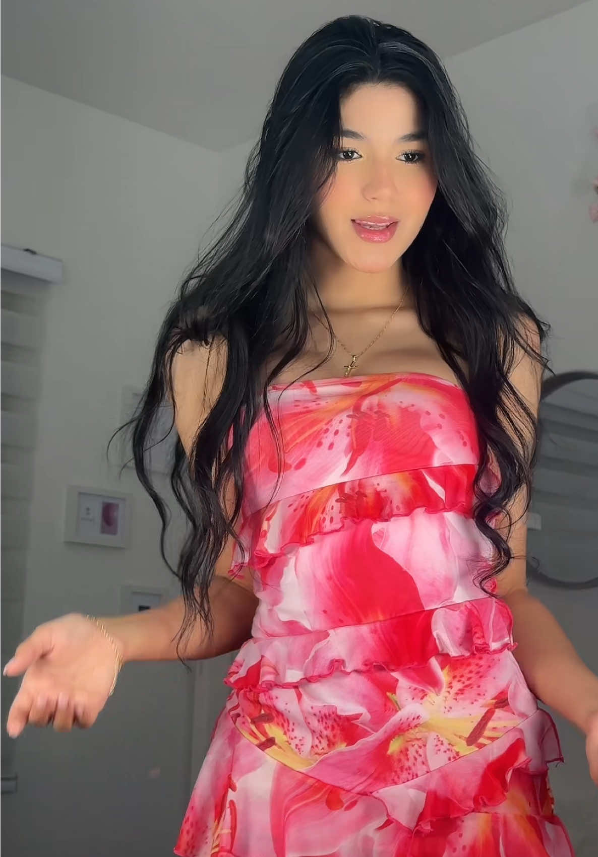 A post by @marymanaresf on TikTok caption: #fyp 