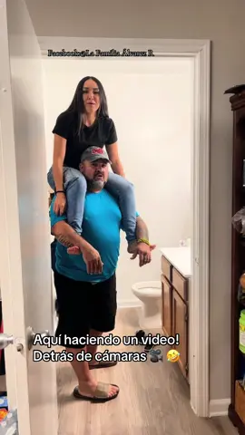 A post by @la_familia_alvarez_2 on TikTok caption: Un buen rato haciendo este video! Pero salió bien 👍🏼 #jajaja #puraRisa #fyp #🤣🤣🤣 #EnCasa 