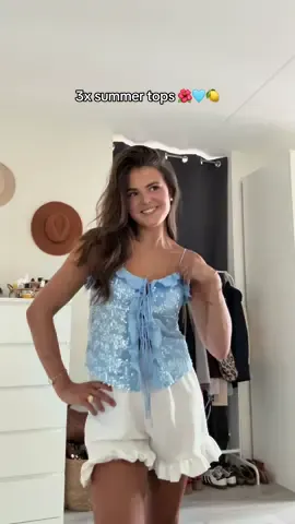 A post by @karlijn_s on TikTok caption: Welke top is jullie fav? Die van mij 1 🤘🏽 @LOAVIES (link in bio) 🌺🌺🌺🌺 #loavies #girlsgoneloavies #summertops #topjes #shirtjes #zomershirt #zomertopjes #drietops 