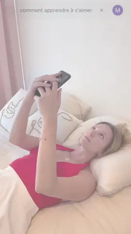 A post by @melanietherapie on TikTok caption: L’amour de soi est à porter de tout le monde, il suffit de suivre sa recette en ajoutant les ingrédients nécessaires. → Connaître ses besoins → Poser ses limites  → Être douce avec soi  → Prendre le temps de cicatriser  → Se reconnecter à son corps (avec des services et produits de qualité)  → Prendre conscience de sa valeur  → Et ne jamais laisser une personne vous faire croire que vous n’êtes pas capable 💛 D’ailleurs, L’ODEUR DES PRODUITS est INCROYABLE 😍 Merci à @entrenoslevres et @lagencechezjulia, ils vont être dans mon sac pour cet été c’est certain ! #relation #amourdesoi #entrenoslevres #gifting #SelfCare #beaute #love 