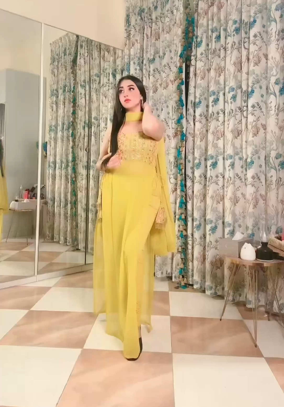 A post by @izmajamali on TikTok caption: Nam tera mere laabon par aaya tha💛#foryou #trending #viralvideo #foryoupage #izmajamali #viral #fypシ 